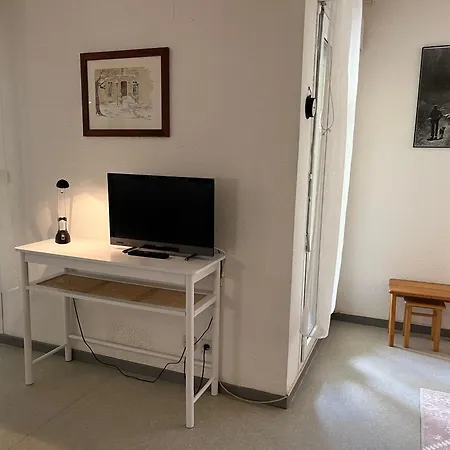 20, Avec Balcon, De L'ars Apartment